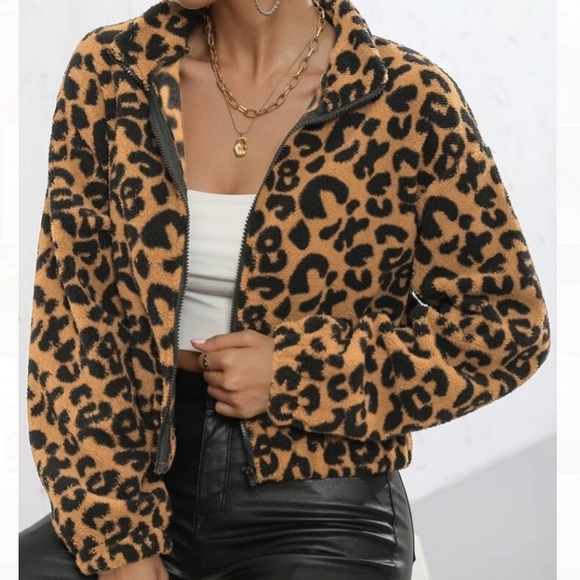 Plush Leopard Print Fleece Jacket 🐾 Cropped Style - Picture 1 of 5